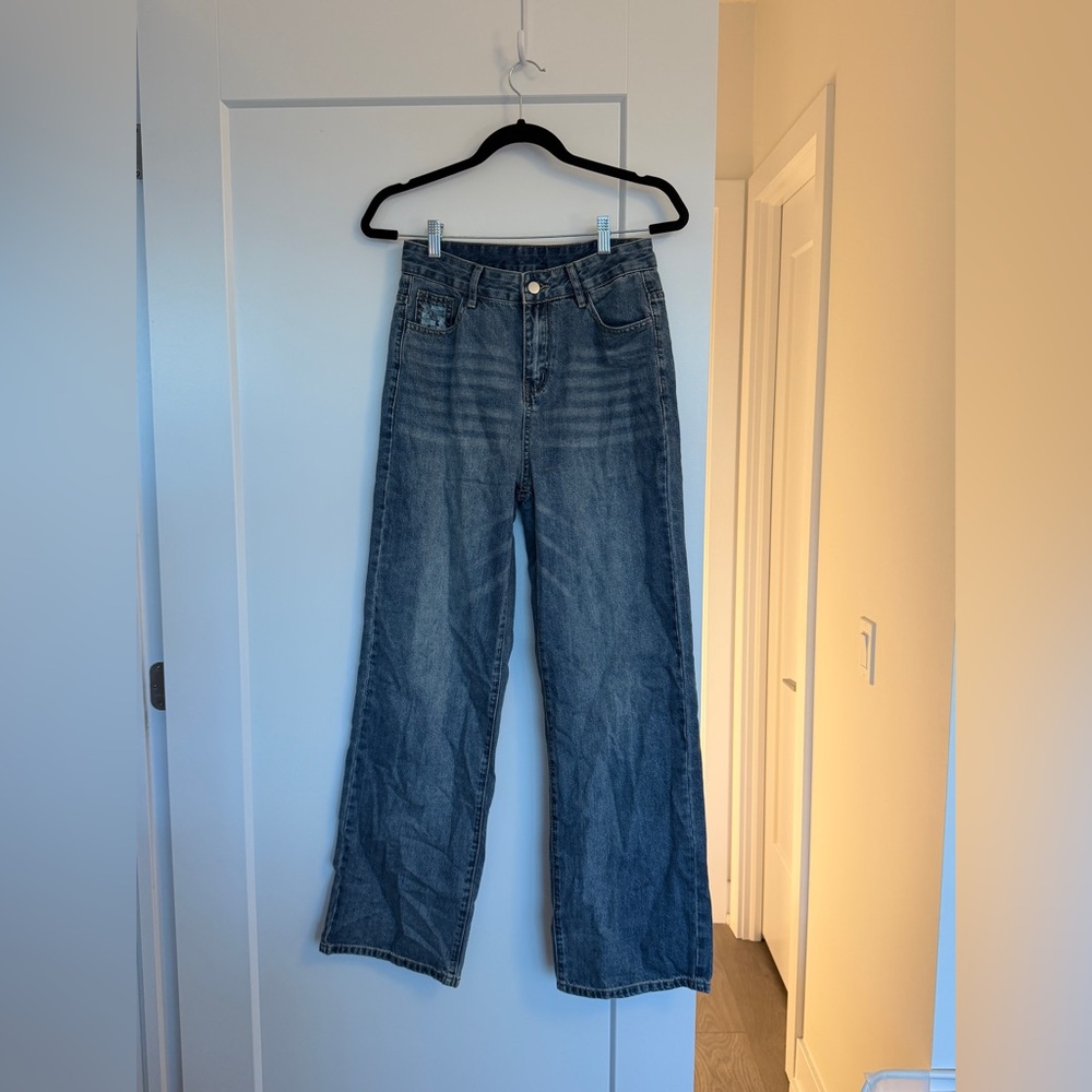 High-Waisted Light Wash Wide Leg Jeans with Patch Detail